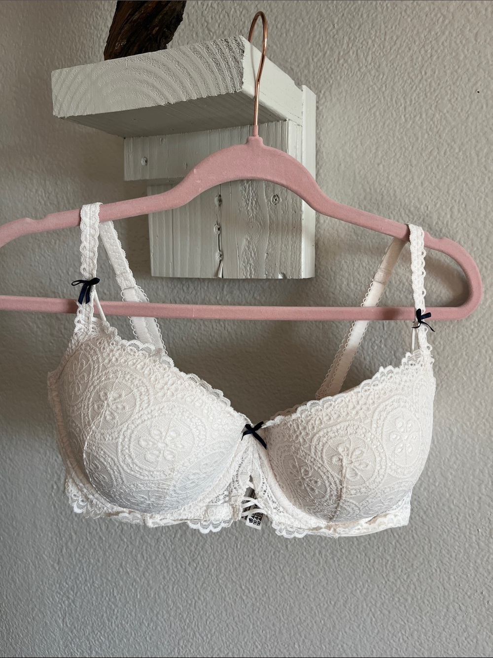 PINK by Victorias Secret White Lace Push-Up Bra with navy blue bows